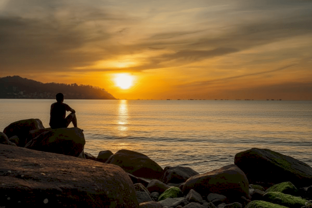 Ngắm b&igrave;nh minh tại biển Quỳnh